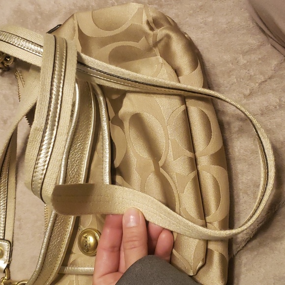 Coach crossbody/ should pursue - Picture 8 of 12